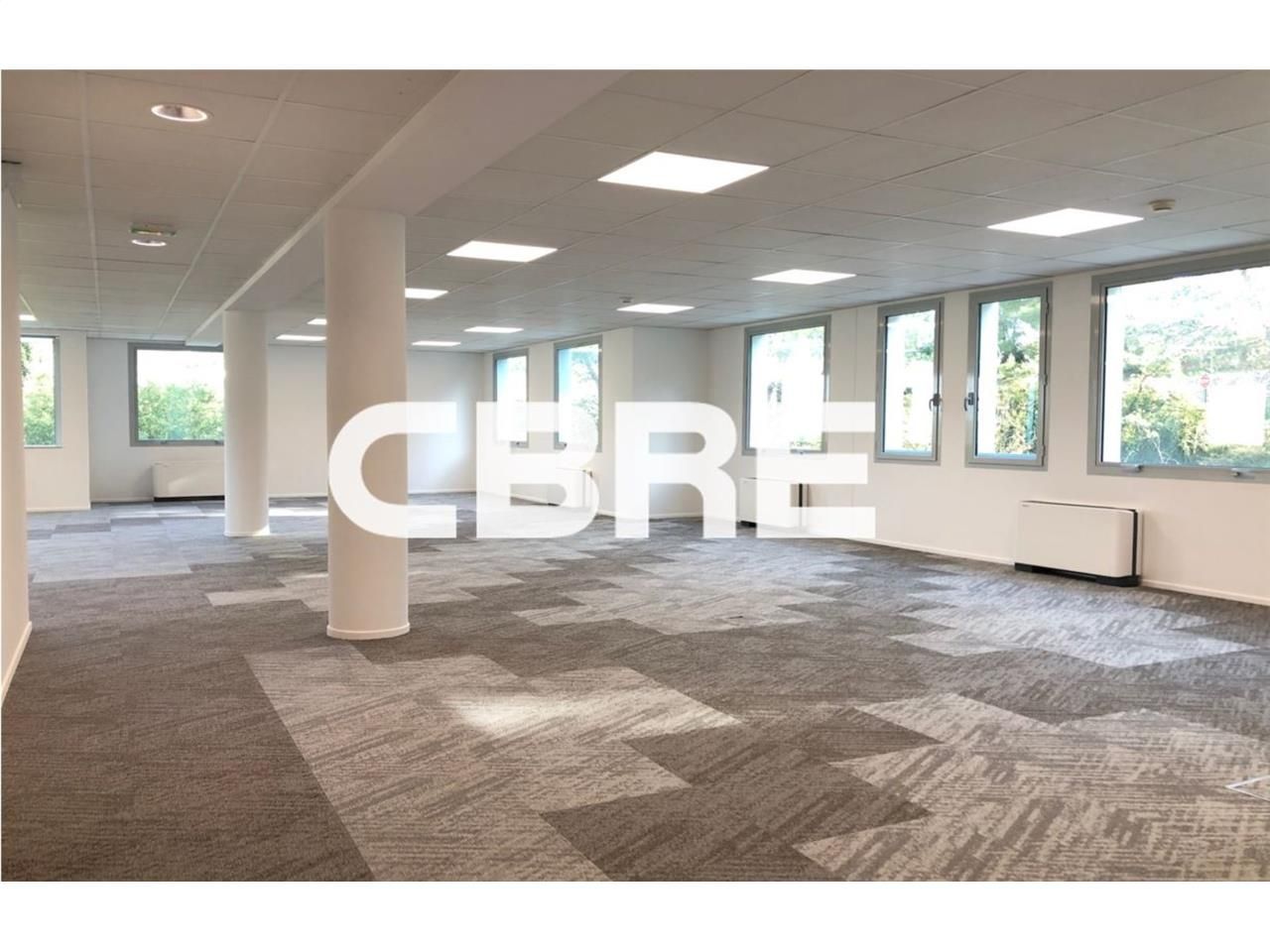 Au sein d'un immeuble indépendant sur 3 niveaux, 