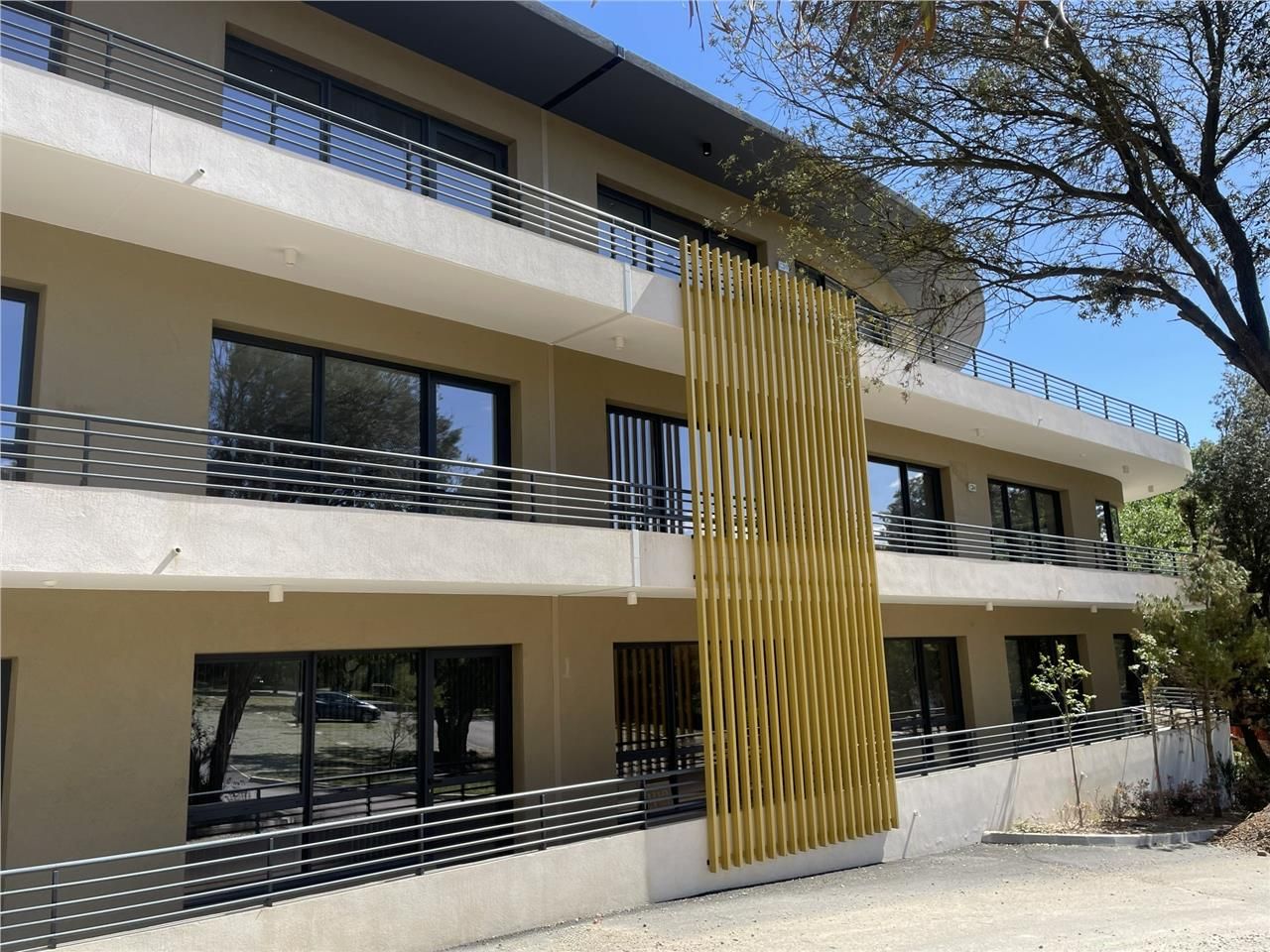 Situés dans le quartier Saint Philippe à Sophia A