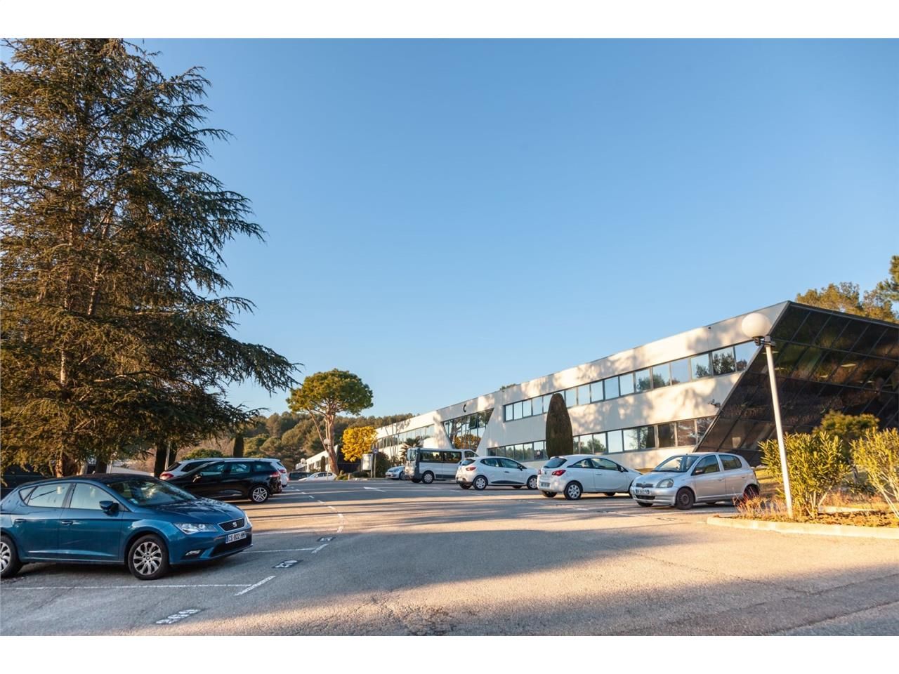 Situés au coeur du parc de Sophia-Antipolis (0656