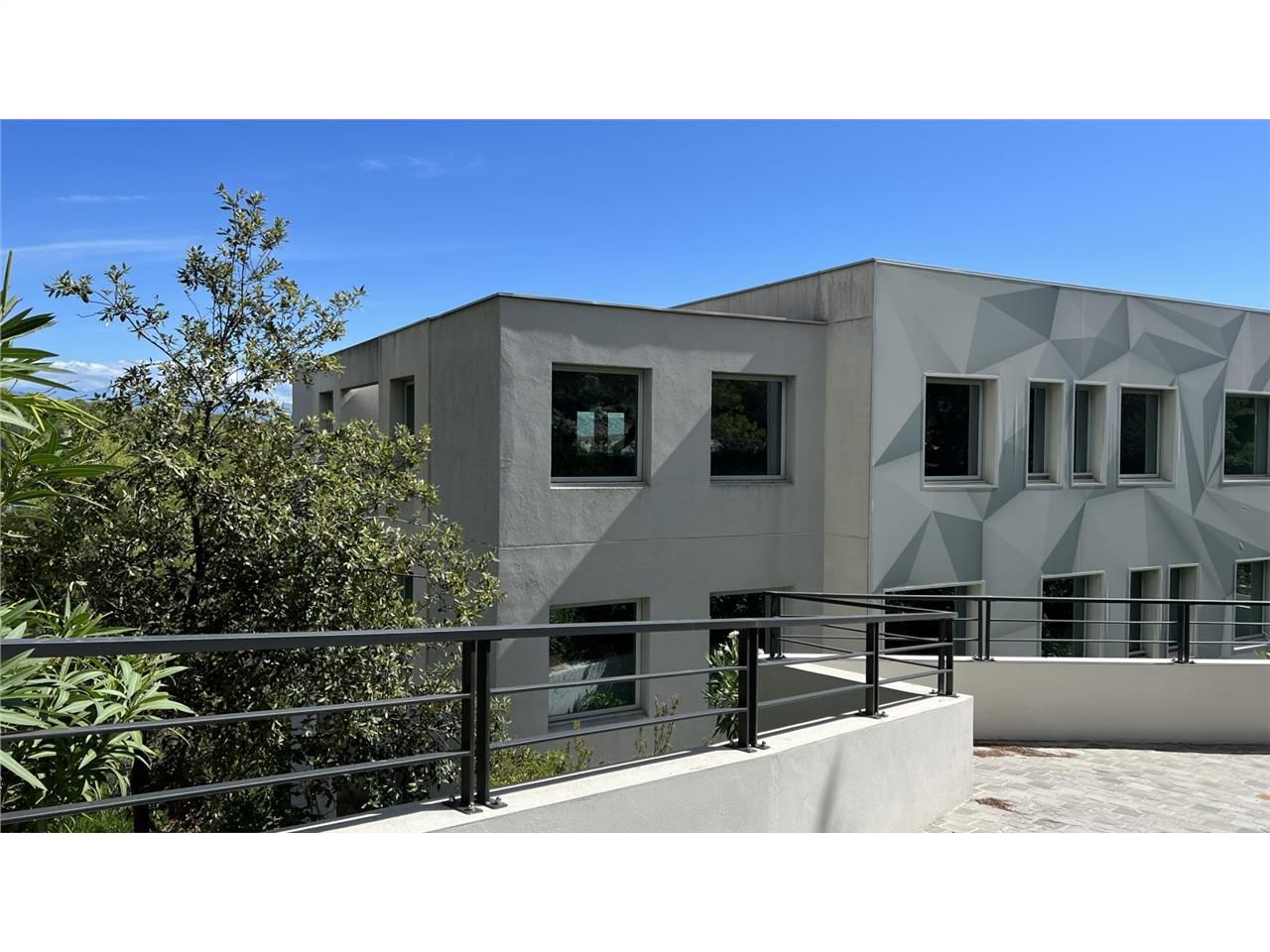 Situés sur la technopole de Sophia Antipolis (064