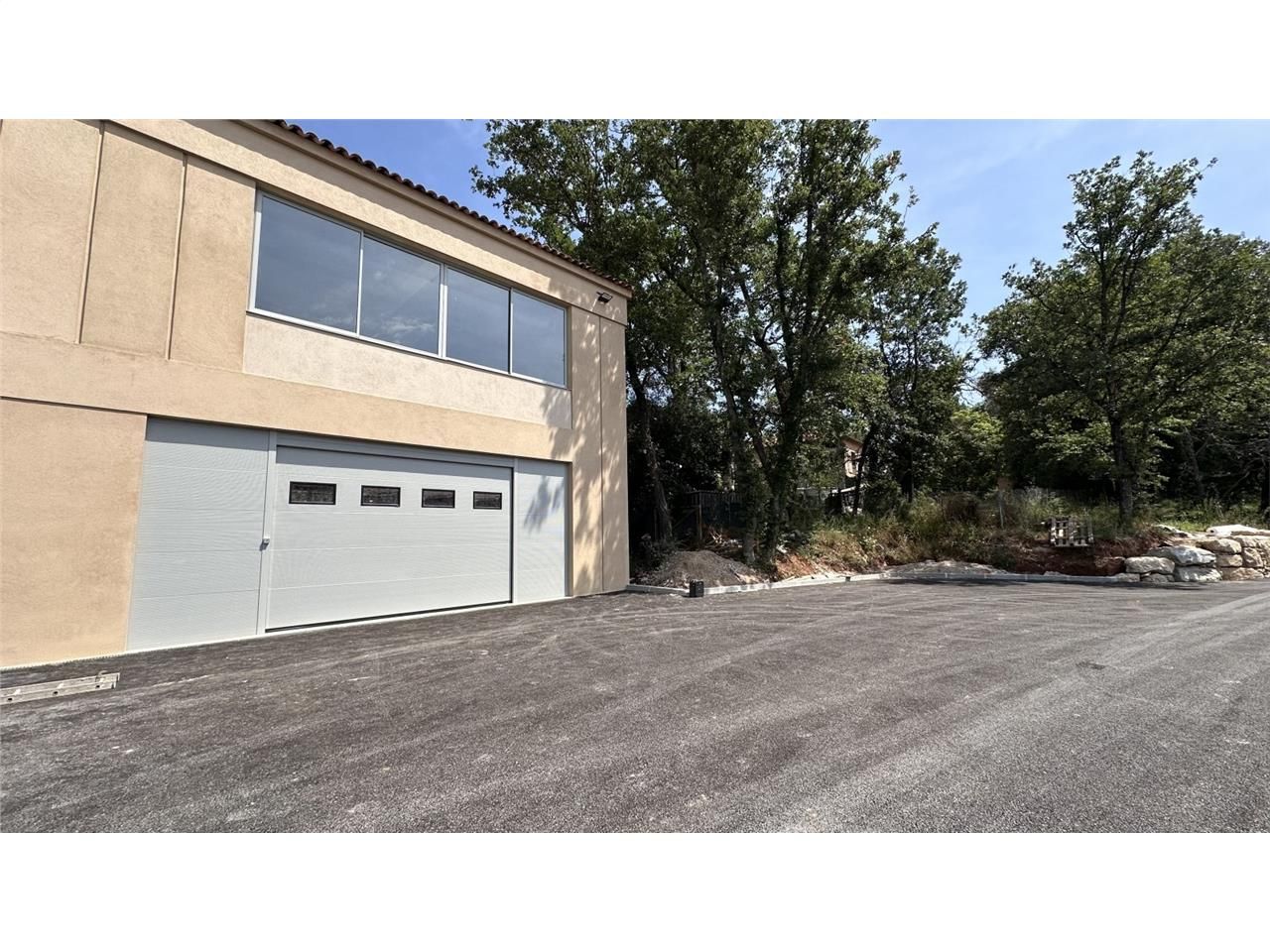 Valbonne (06560), au sein d'un programme logistiq