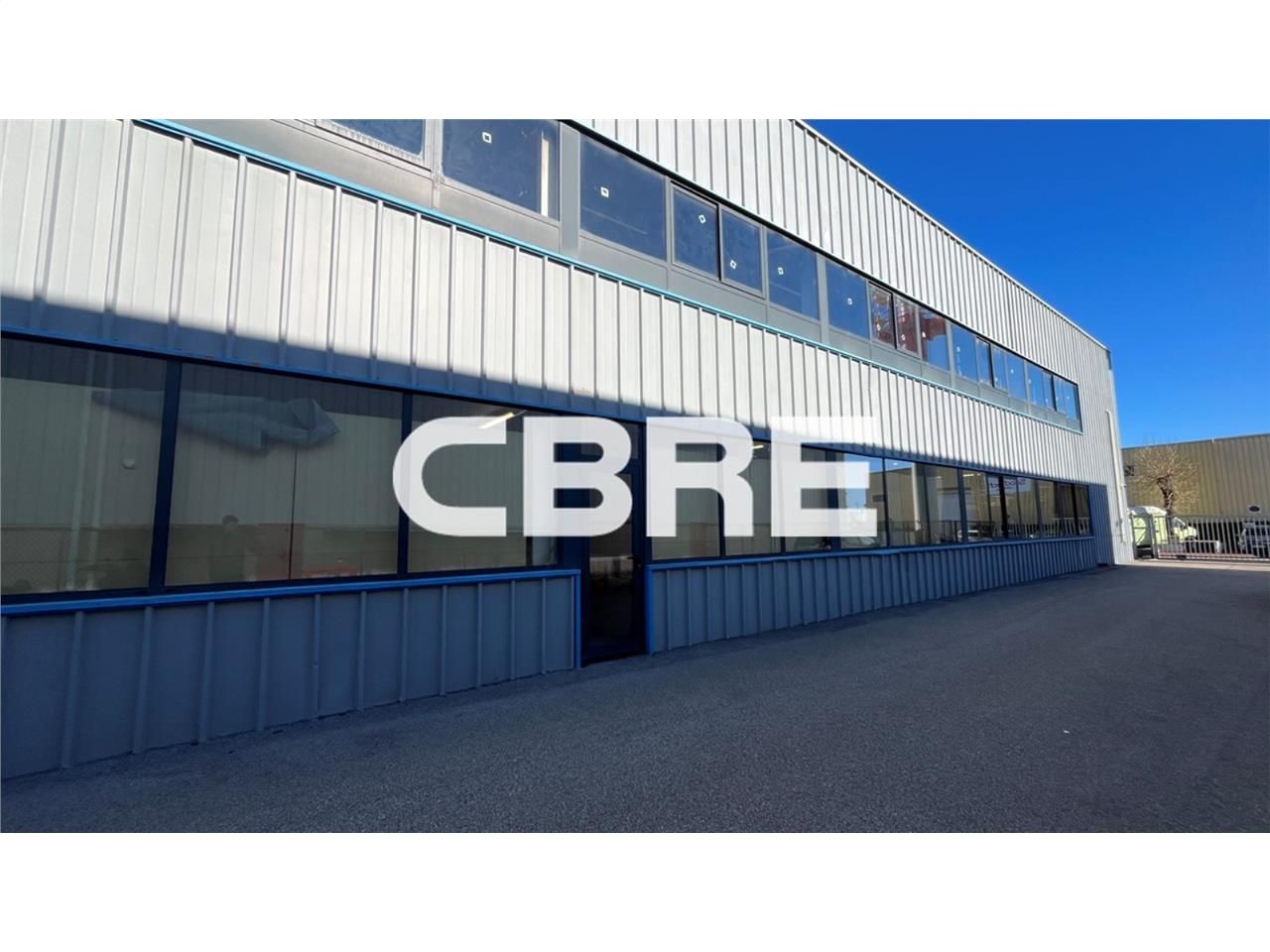 CANNES 06150 - A LOUER LOCAUX D'ENVIRON 560 M² (R