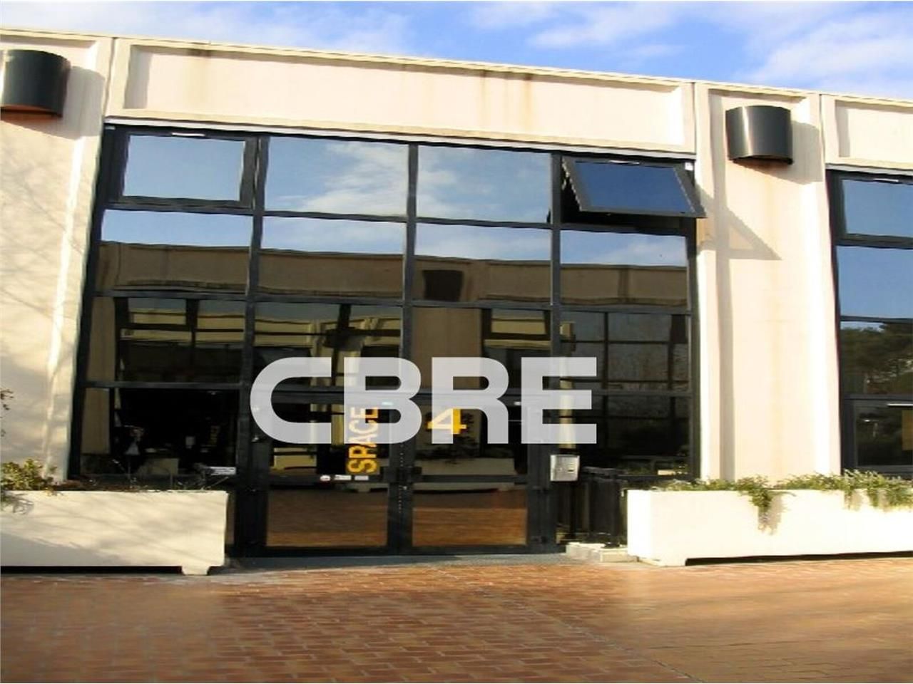 CBRE vous propose à la location deux plateaux de 