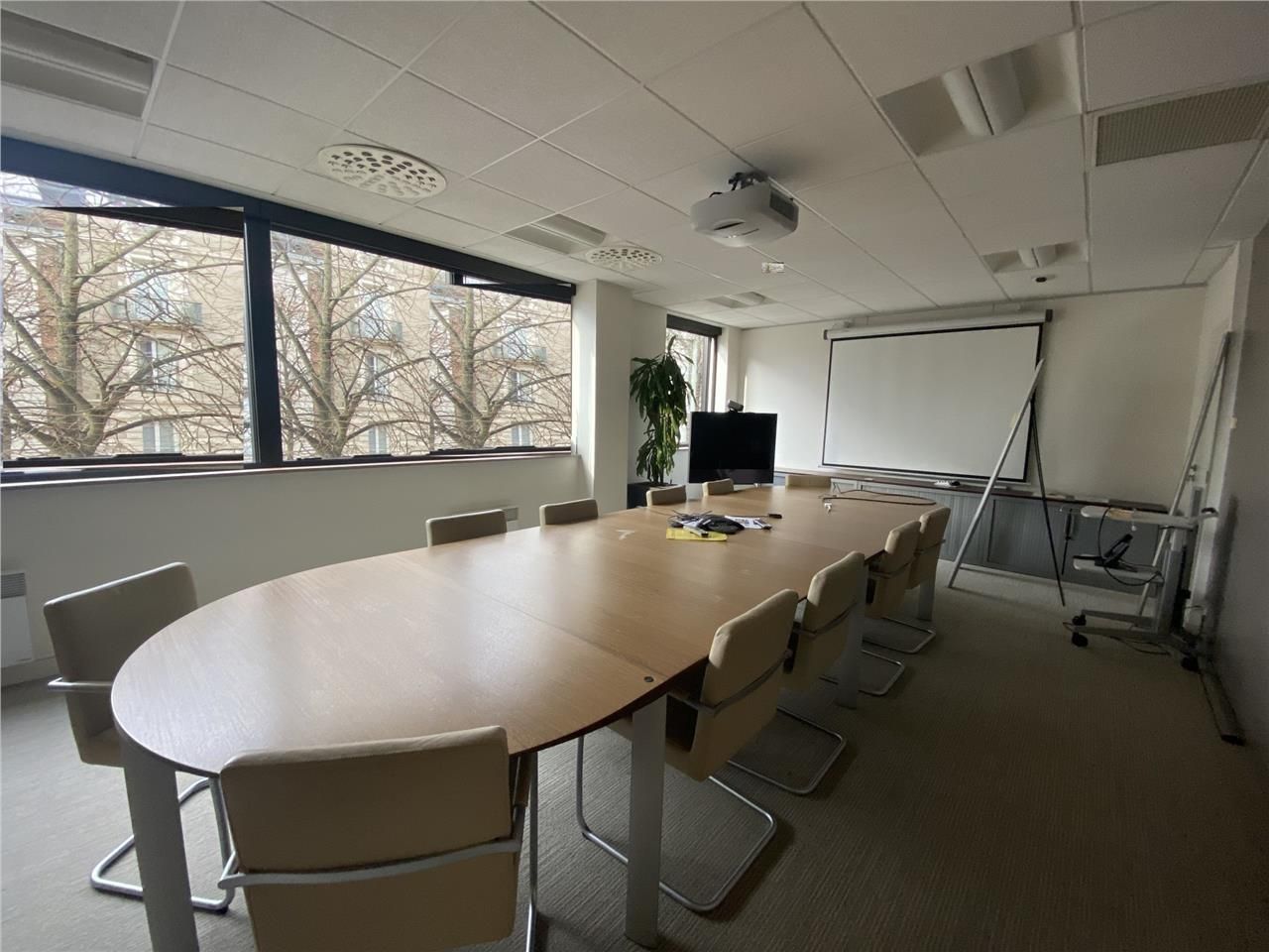 Idéalement situé en centre ville sur un axe pénét