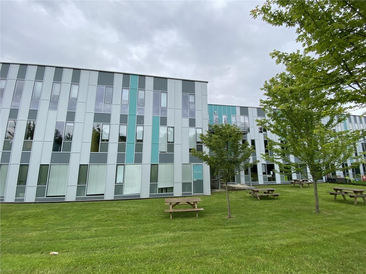 Situé au sein d'un parc d'affaires bénéficiant d'