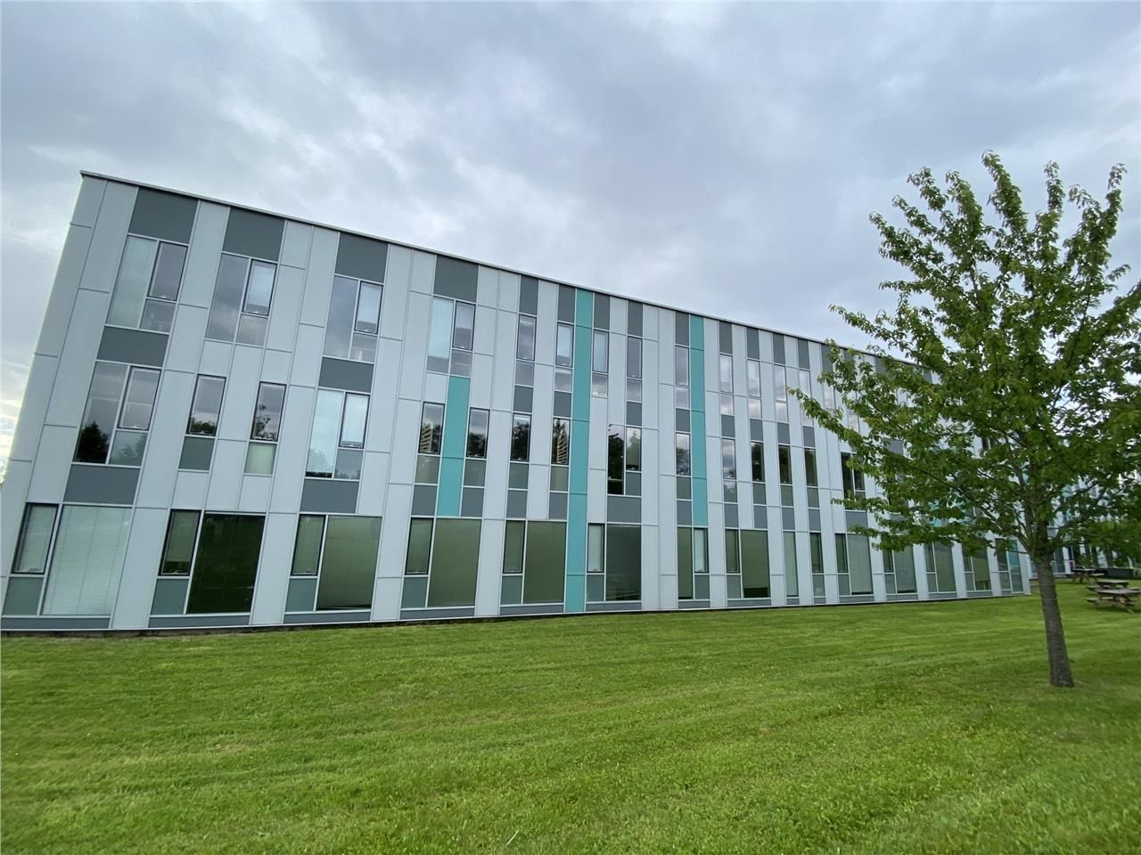 Situé au sein d'un parc d'affaires bénéficiant d'