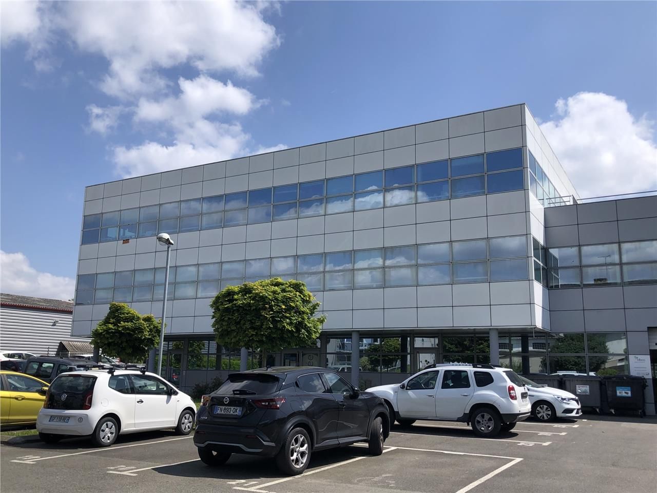 Situé Rennes Nord, à proximité immédiate des Pôle