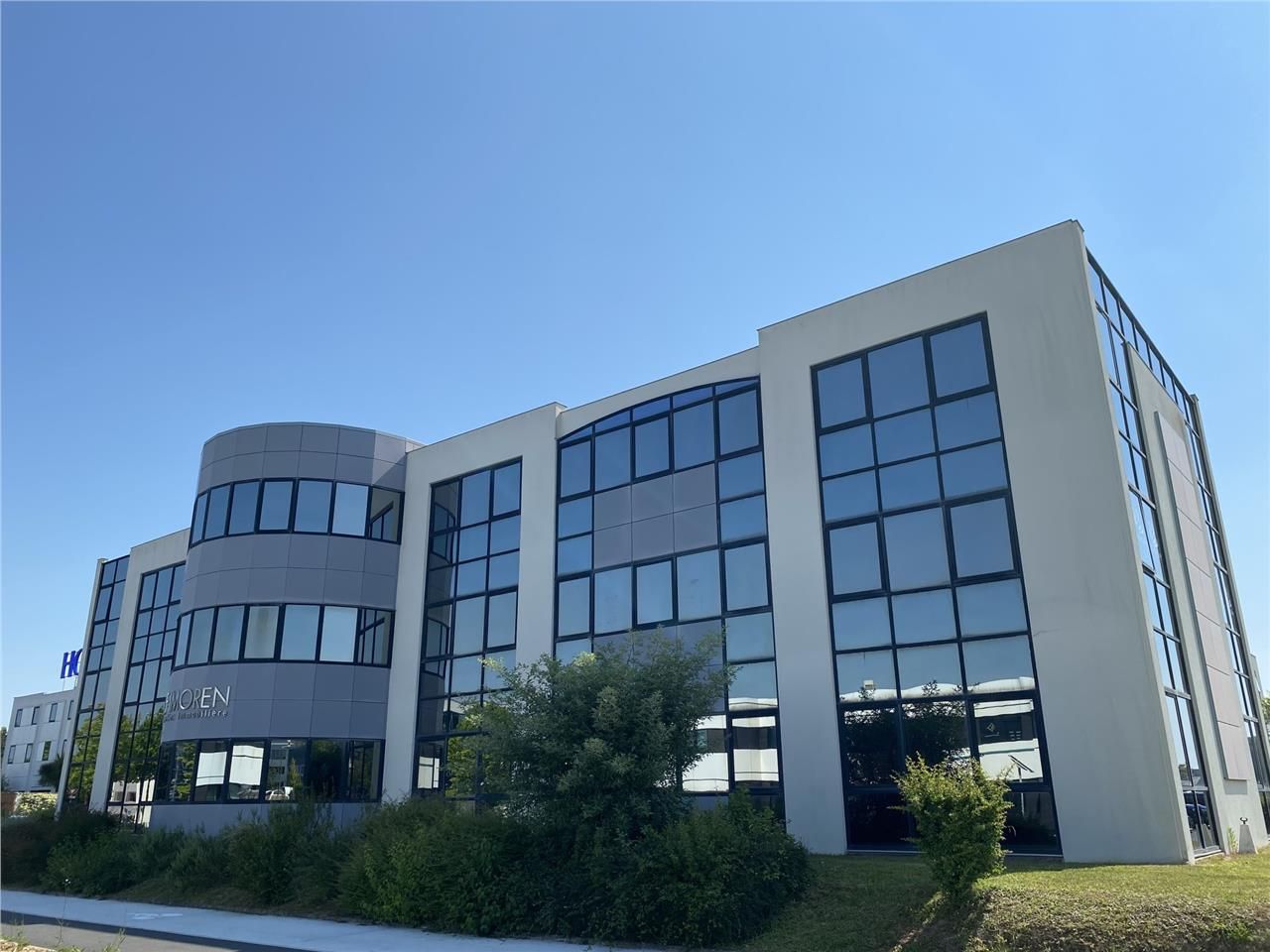 Au Nord de Rennes, au sein d'un parc d'affaires i