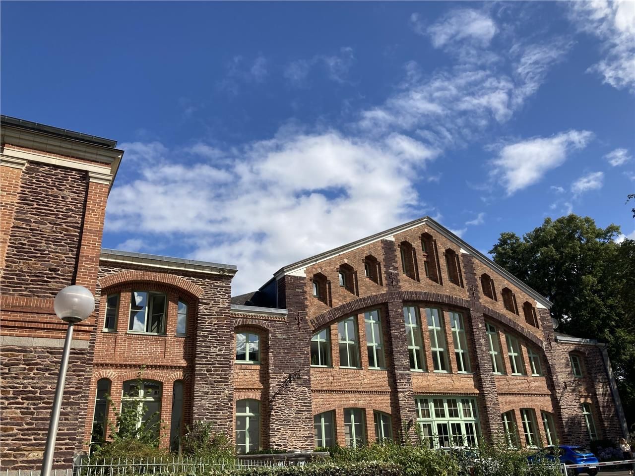 En périphérie du centre-ville, au coeur d'un parc