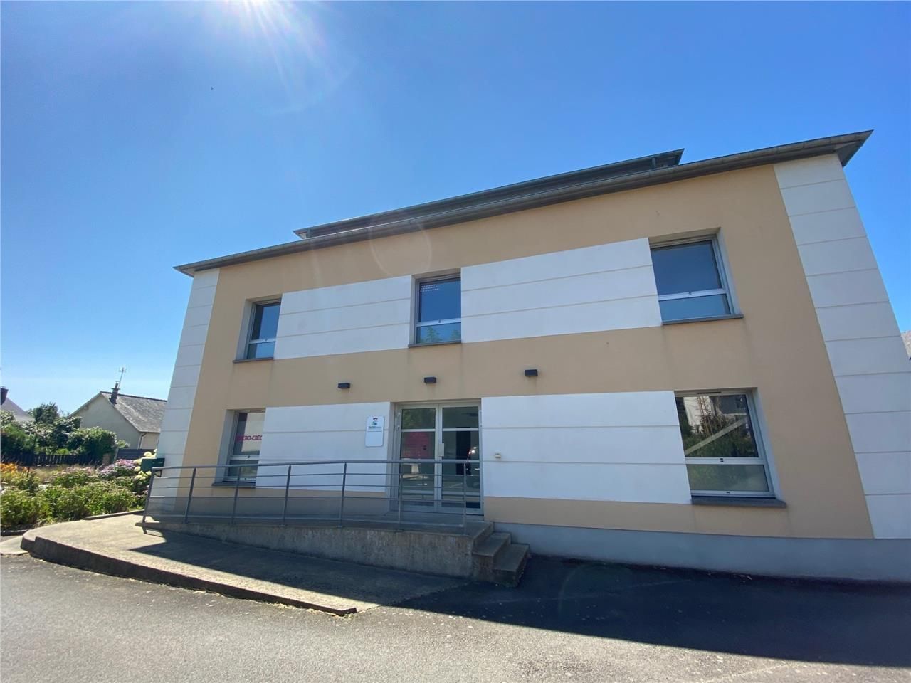 Au nord, au sein de la commune de Betton et situé