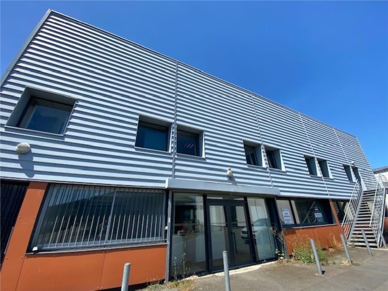 A l'ouest de rennes au coeur d'un parc d'activité