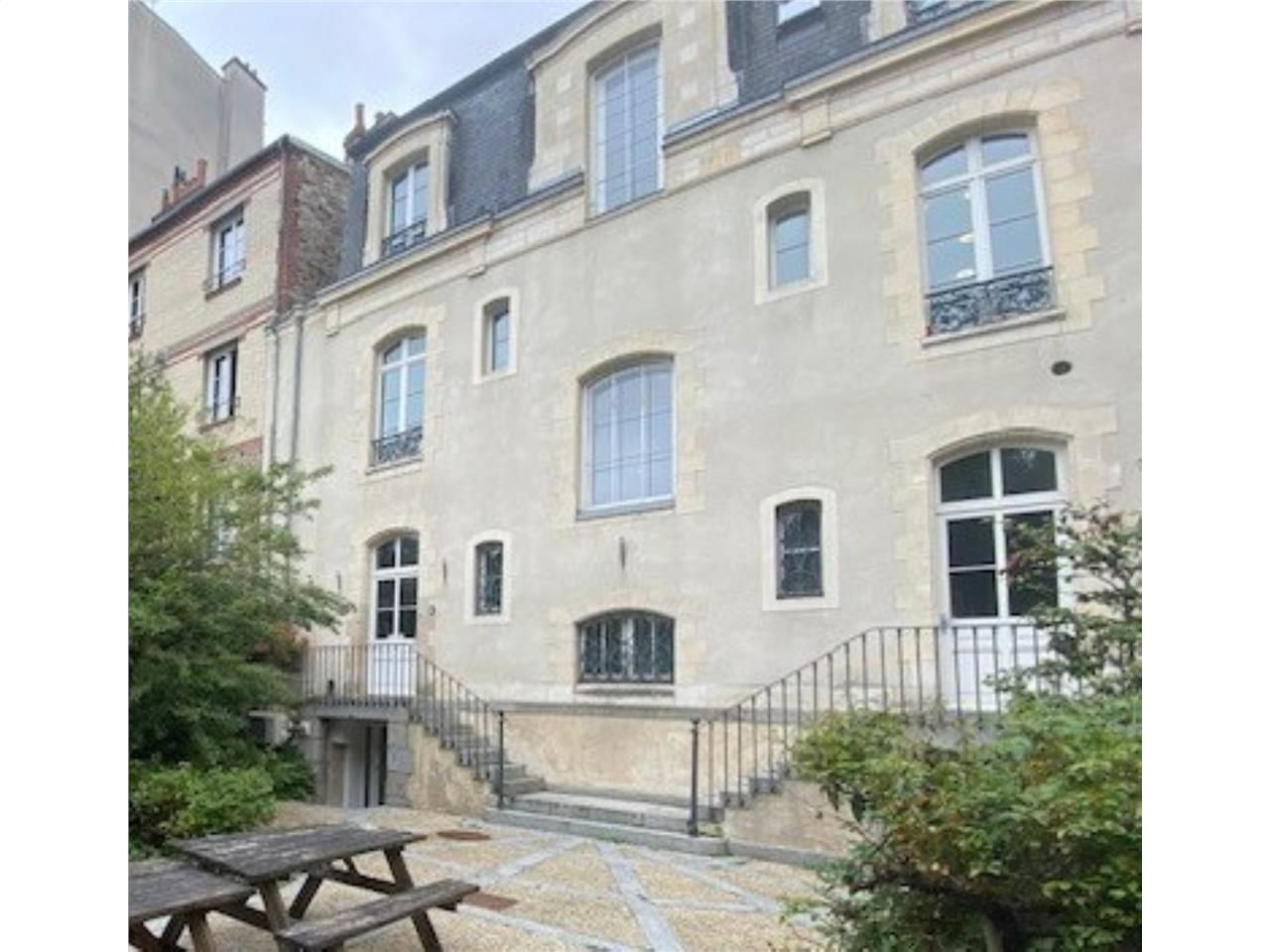 RARE. A proximité de l'hyper centre de Rennes et