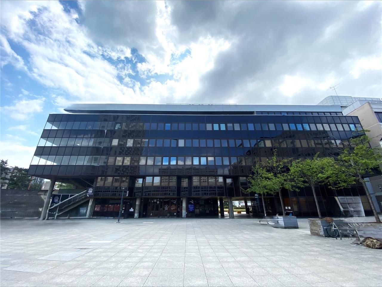 Idéalement situé au coeur du quartier Colombier, 
