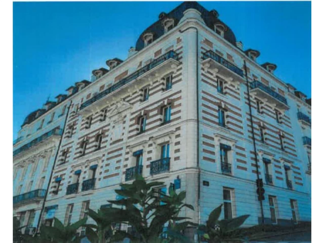 Situé au coeur d'un lieu de vie urbain, desservi 