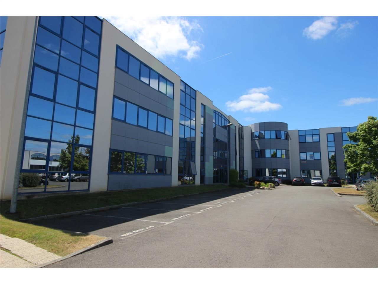 Au sein d'un parc tertiaire reconnu et identifié,