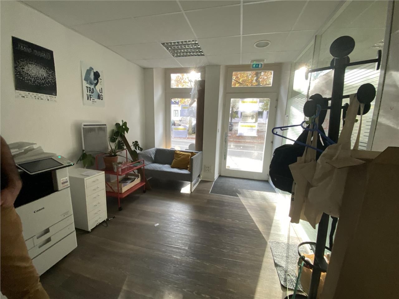 Idéalement situé au pied de la Gare SNCF, bénéfic