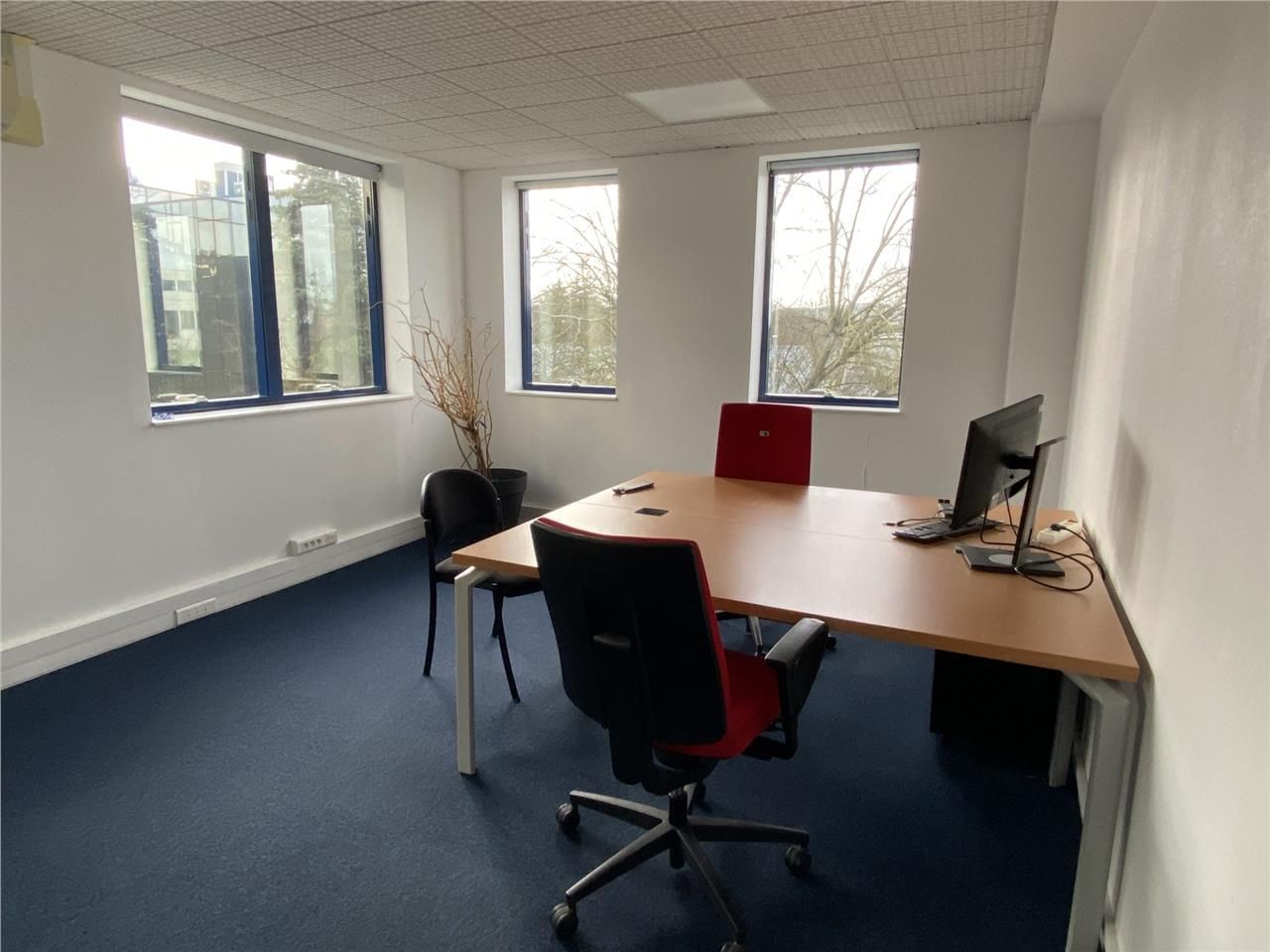 Situé au coeur d'une zone tertiaire identifiée, b