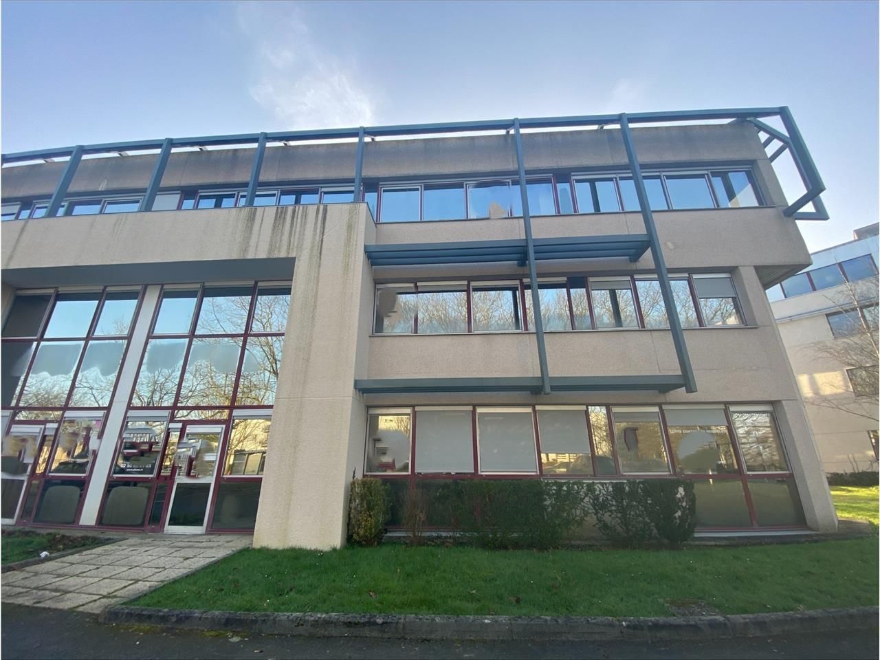 RARE. Au sud-est de Rennes, au sein d'un parc d'a