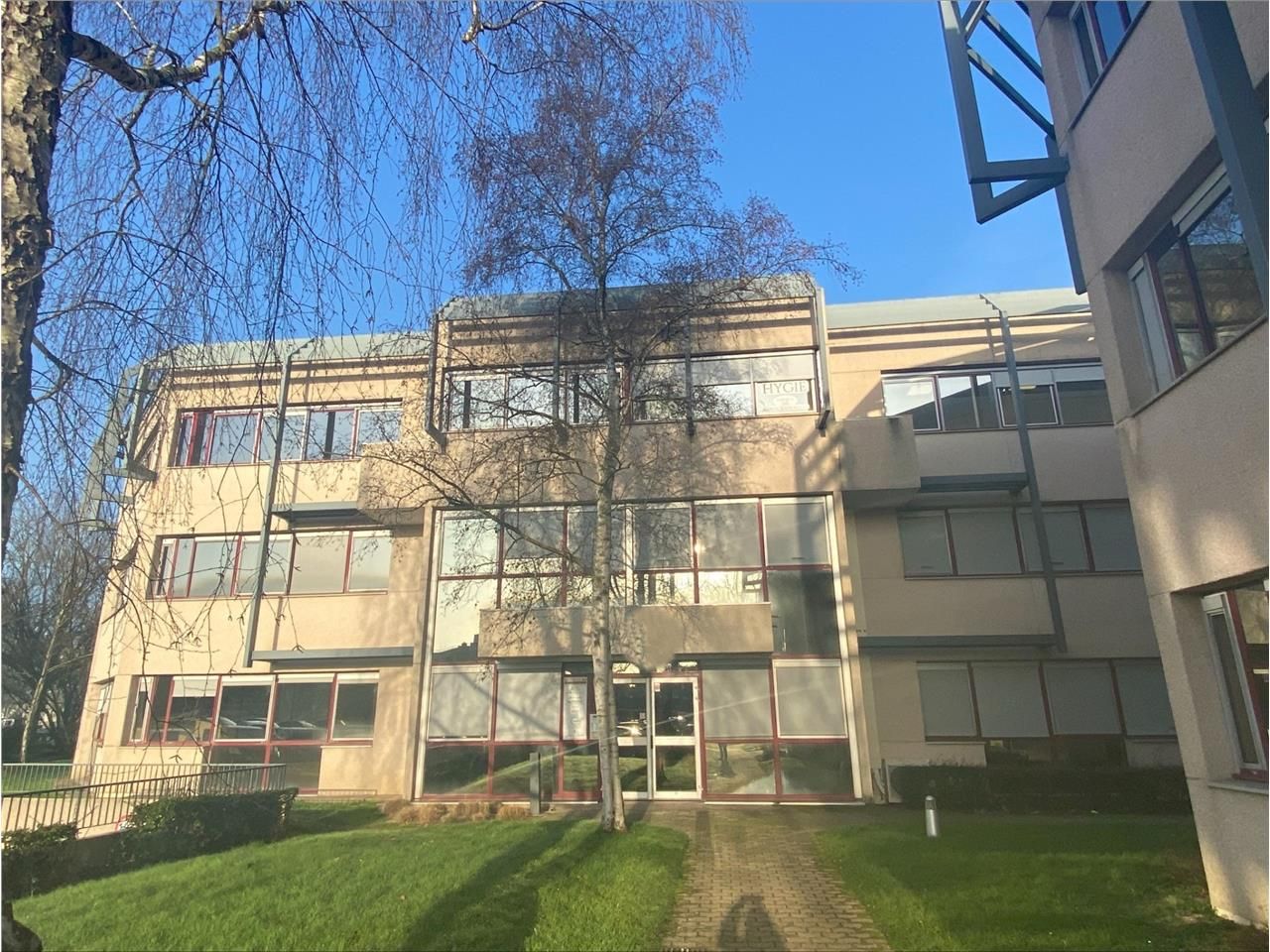 RARE. Au sud-est de Rennes, au sein d'un parc d'a