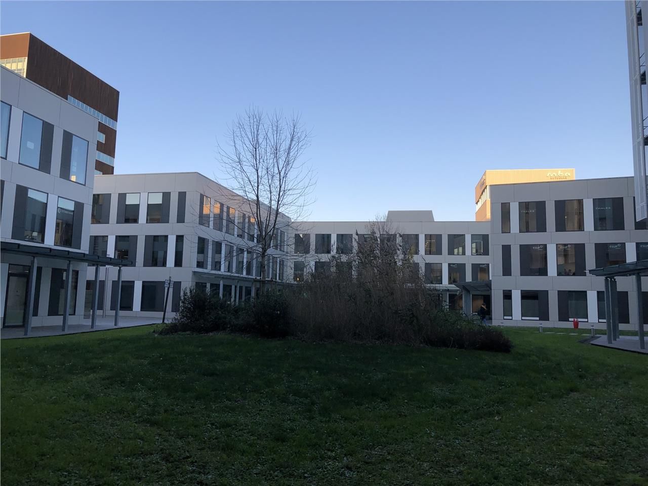Dans un immeuble de bureaux récent dénommé CAP CO