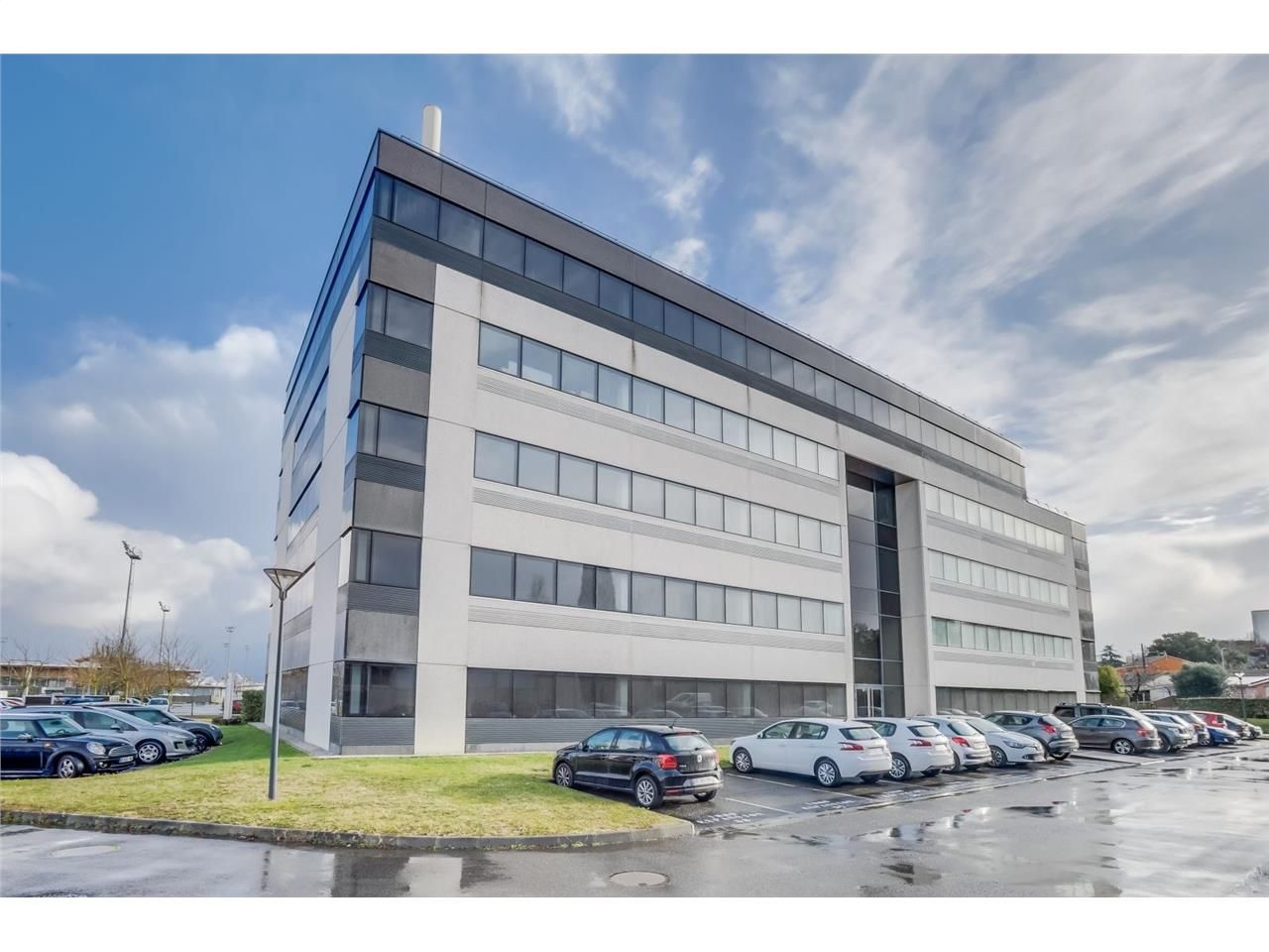 Bureaux à louer dont un plateau entier dans un im