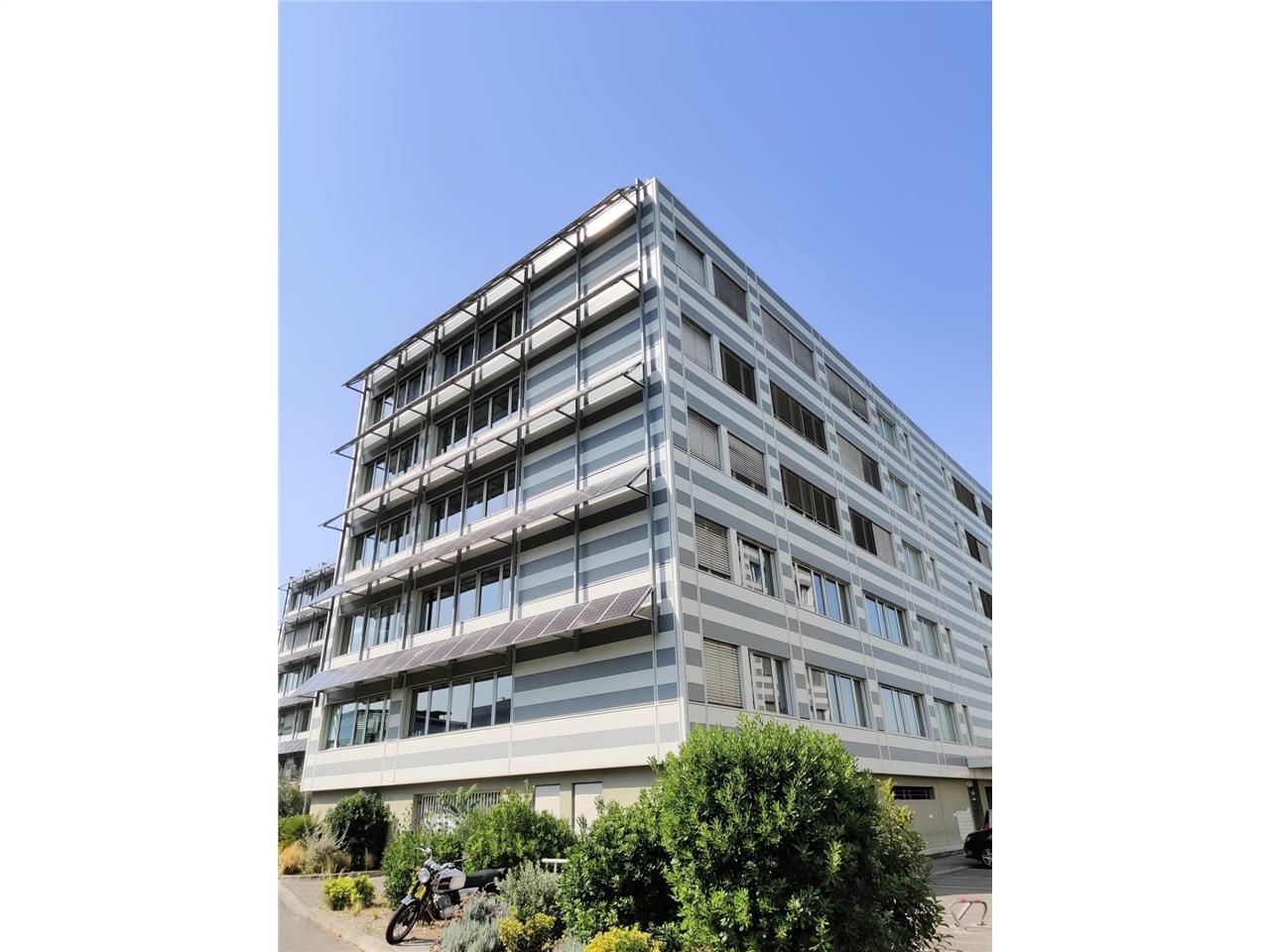 Bureaux à louer dans un immeuble récent en R+5 si