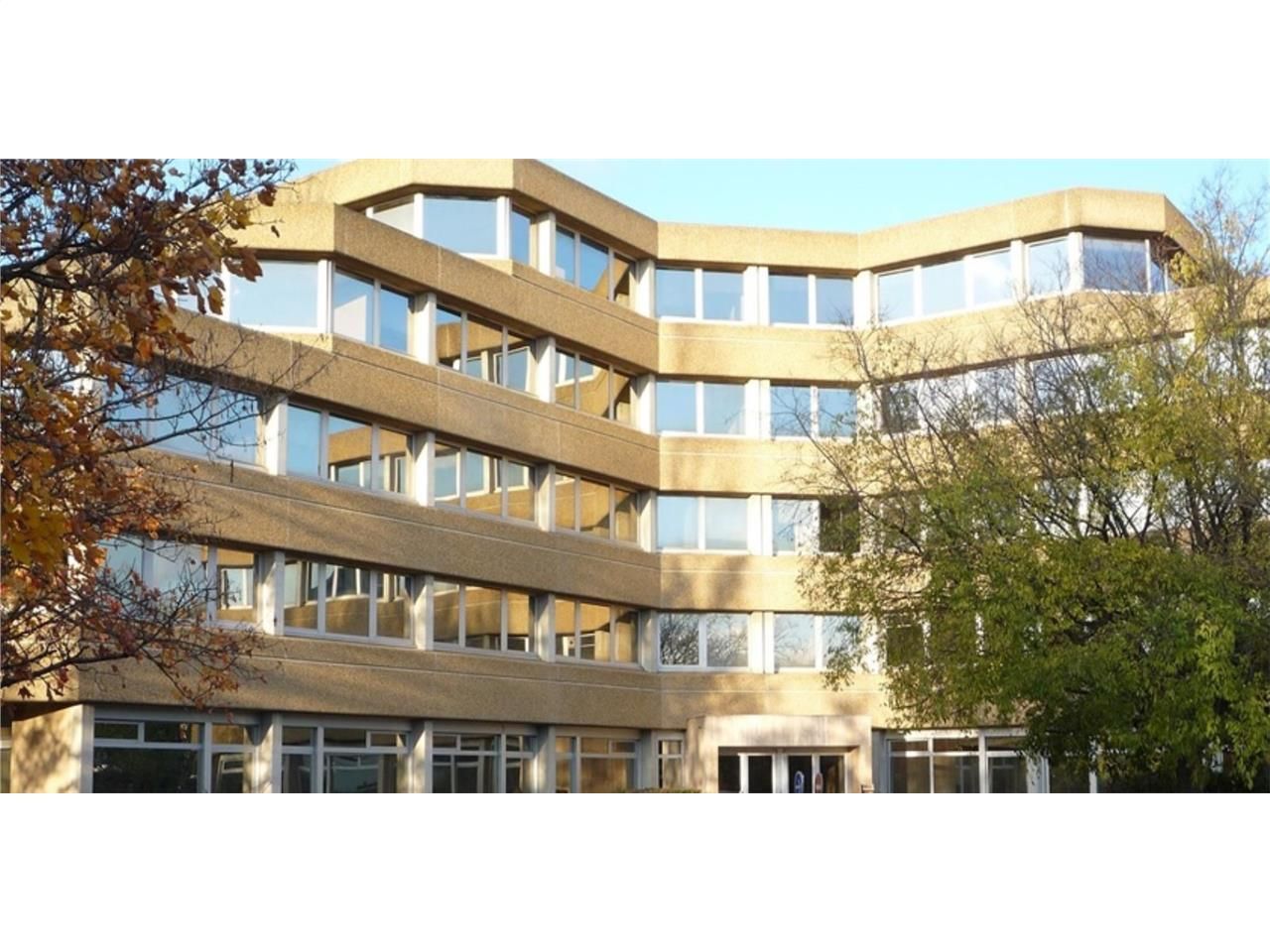 Bureaux à louer dans un ensemble immobilier en bo