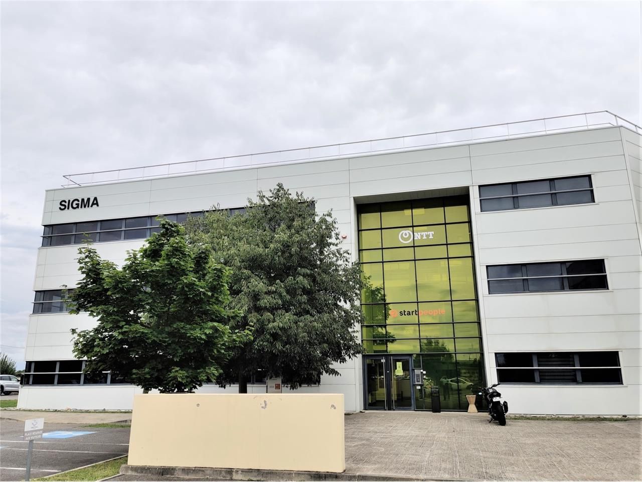 Bureaux à louer dans un immeuble récent en R+2 pr