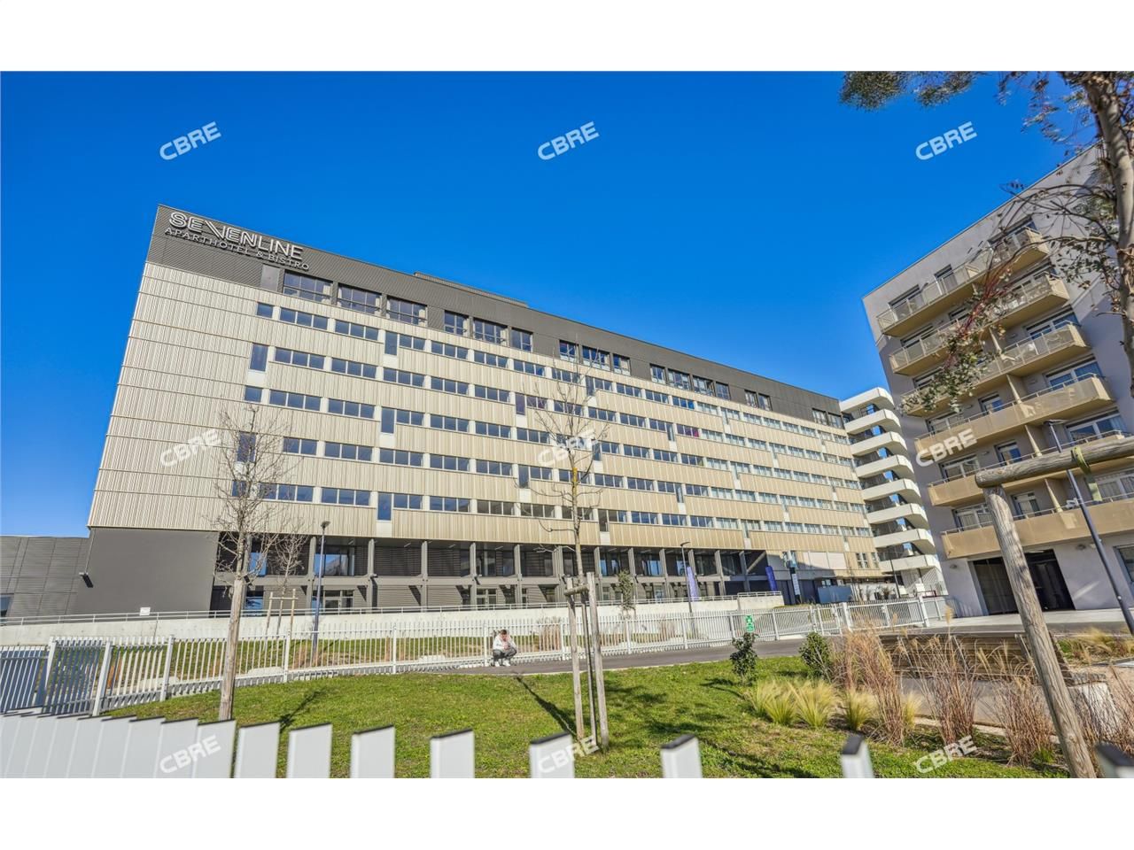 Bureaux neufs à louer à TOULOUSE, en  façade de l