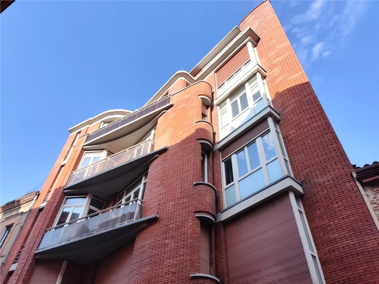 Bureaux à louer dans une rue calme, à proximité i