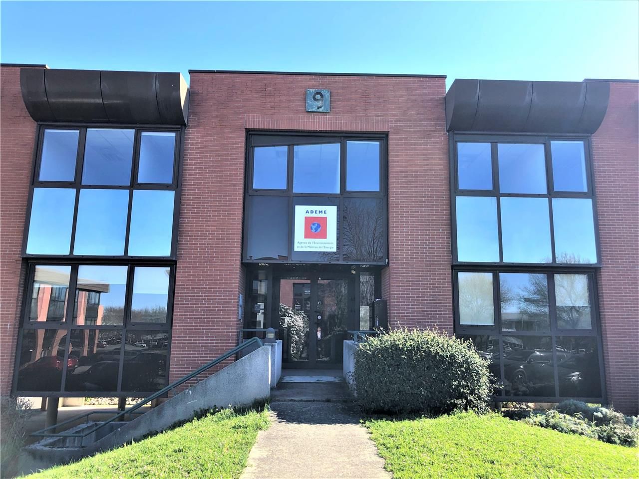 Bureaux à louer à LABEGE ENOVA dans un immeuble i