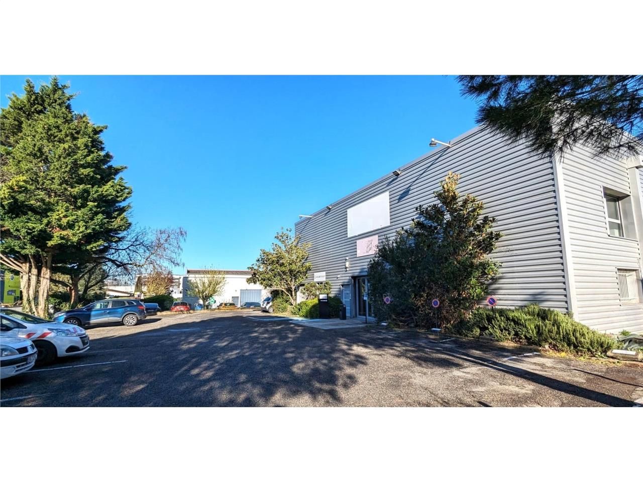 Bureaux à louer à BALMA dans un  bâtiment mixte r