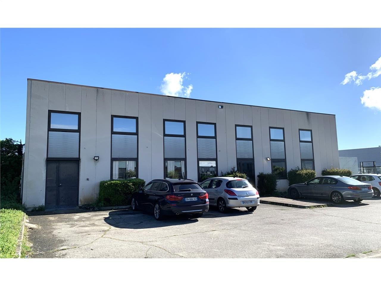 Local d'activité avec bureaux  à vendre à PORTET 