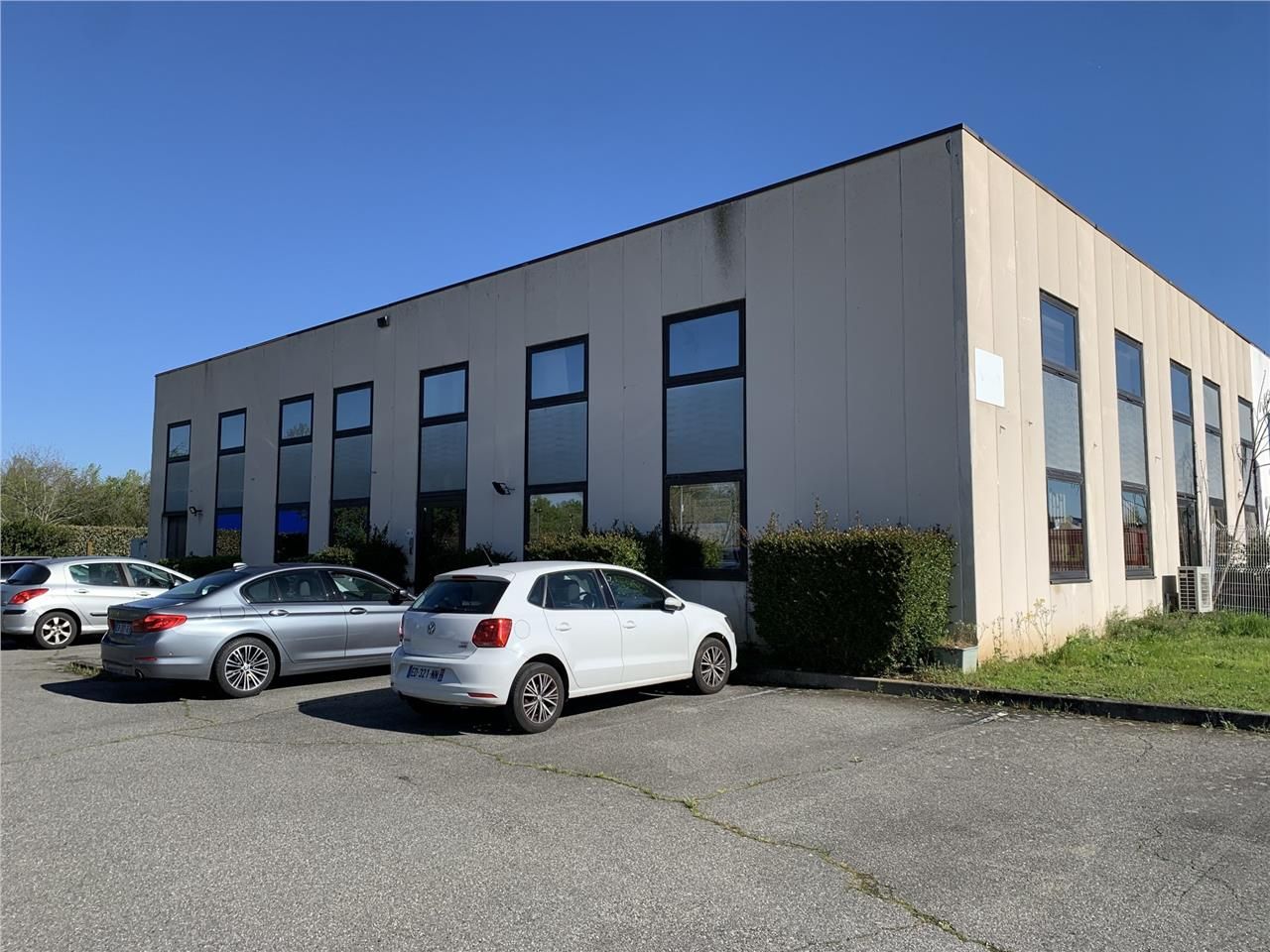 Local d'activité avec bureaux  à vendre à PORTET 