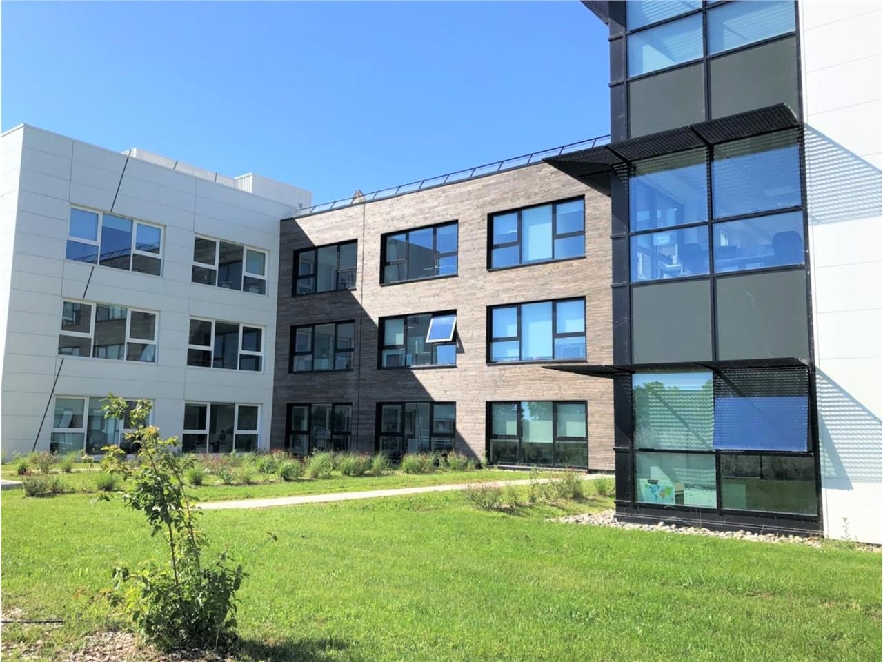 Bureaux à louer dans un ensemble tertiaire récent