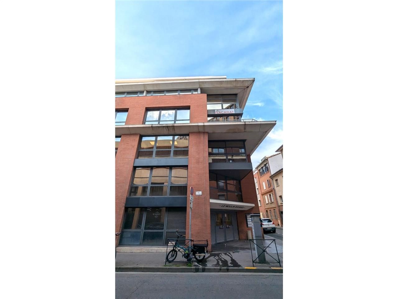 Bureaux à louer à TOULOUSE, dans un immeuble en R