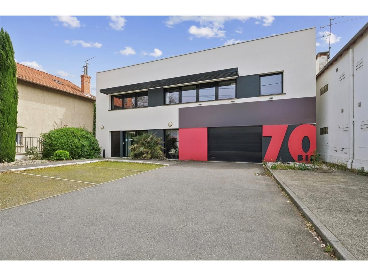 Bureaux à vendre ou à louer dans un immeuble indé