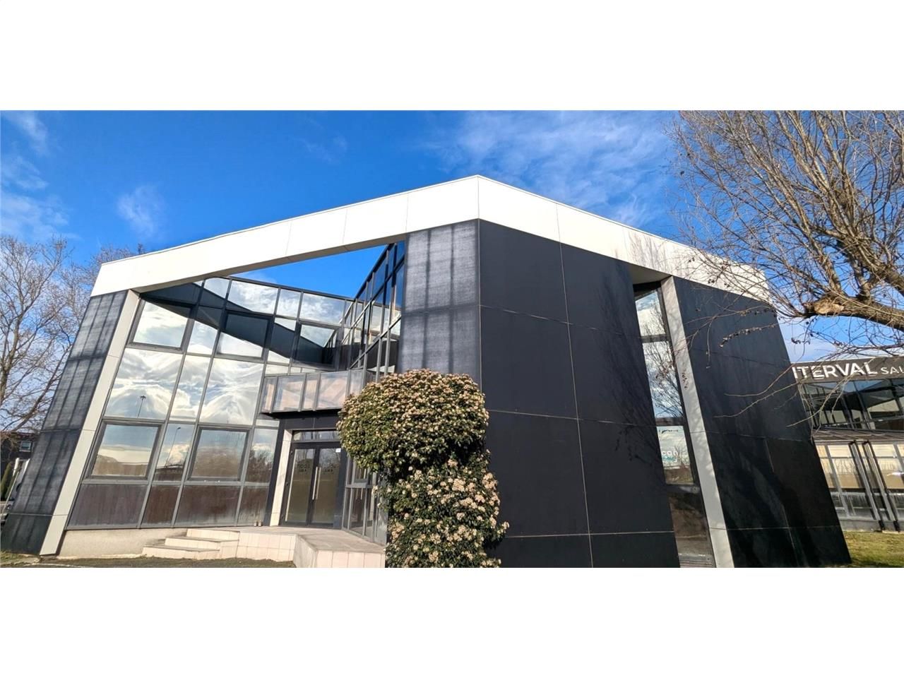 Bureaux à louer à LABEGE dans un immeuble situé à