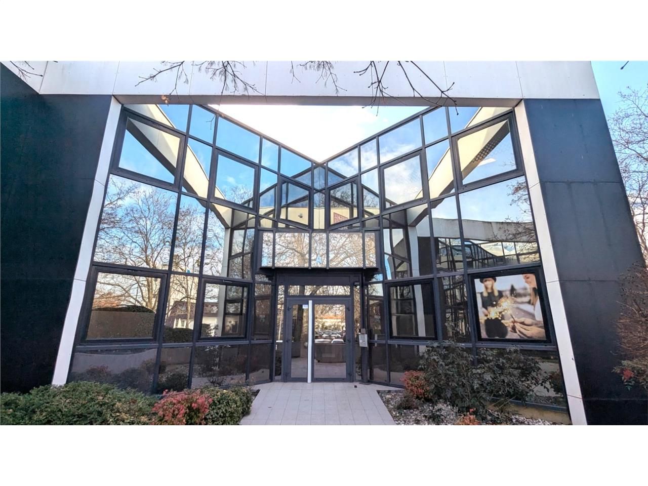 Bureaux à louer à LABEGE dans un immeuble situé à