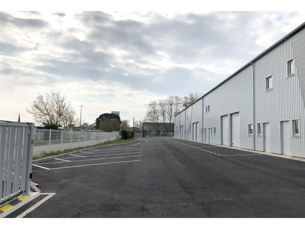 À louer, cellules mixtes (Activité et Bureaux) da