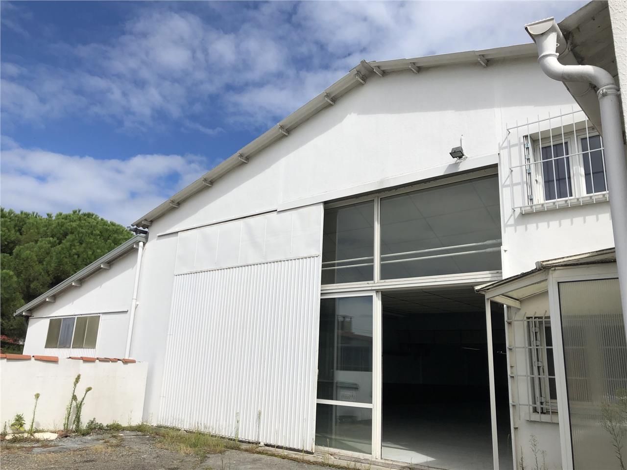 A louer, dépôt avec bureaux-show-room au Nord de 