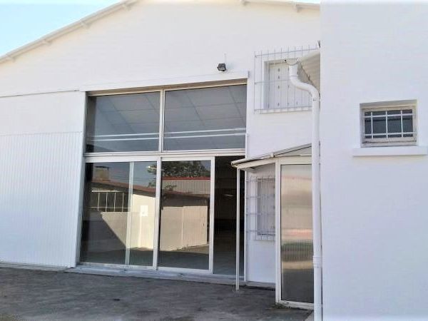 A louer, dépôt avec bureaux-show-room au Nord de 