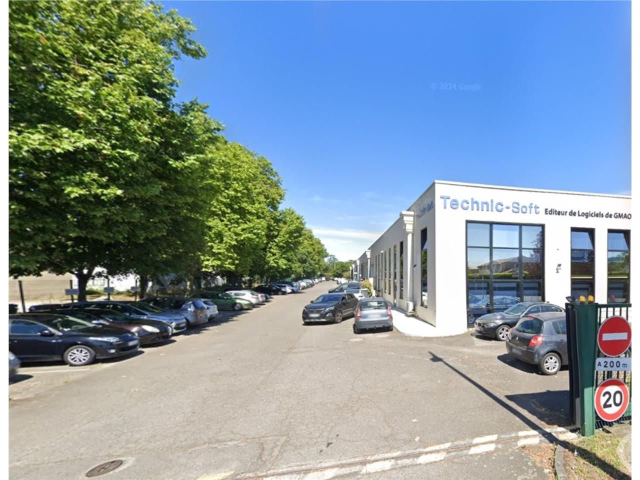 A louer, dans la Zone Industrielle de Thibaud, su