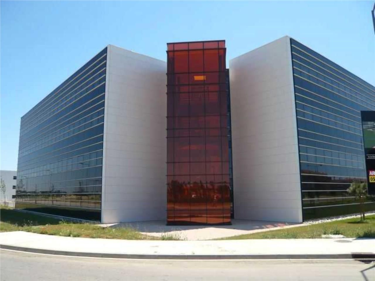 Bureaux à louer dans un immeuble récent proche du