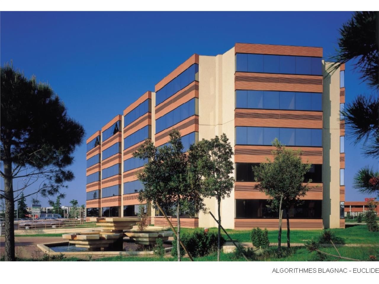 Bureaux à louer dans un ensemble immobilier terti