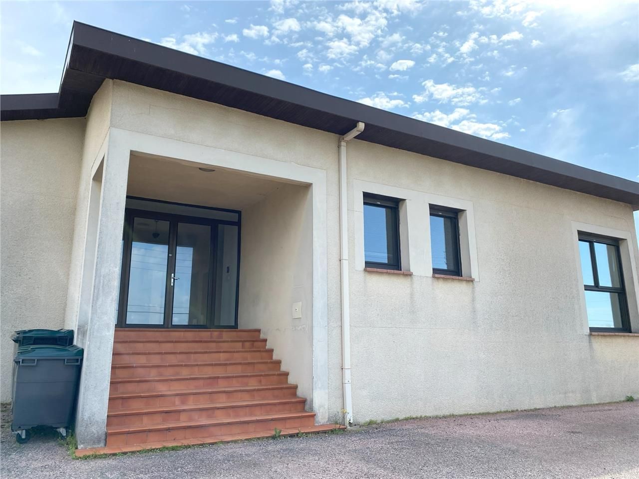 A vendre au Nord de TOULOUSE, un bâtiment mixte à