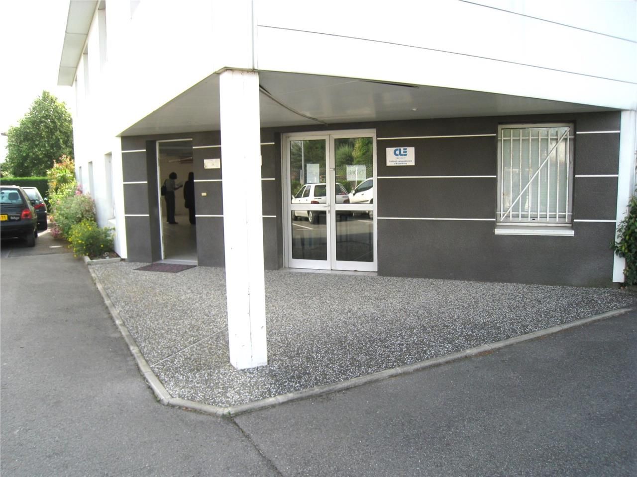 Bureaux à louer dans un bâtiment à usage mixte à 