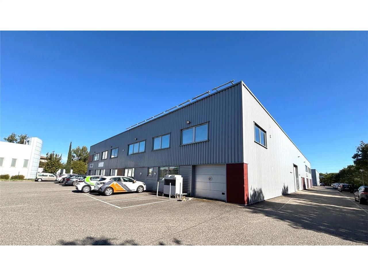 Local d'activité à vendre  (atelier et bureaux) d