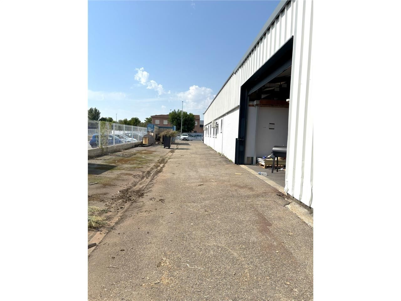 Bâtiment mixte (activité et bureaux) à louer à CU