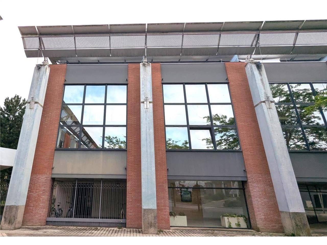 Bureaux à vendre à BLAGNAC dans un immeuble situé